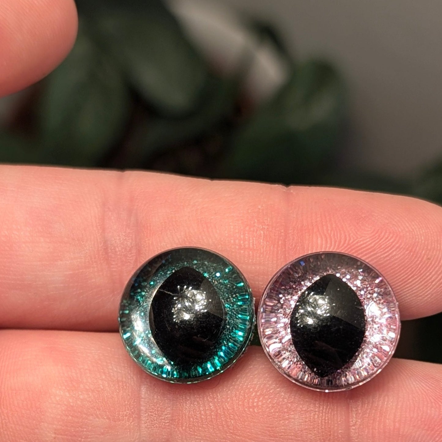Säkerhetsögon 18mm (avlång pupill)