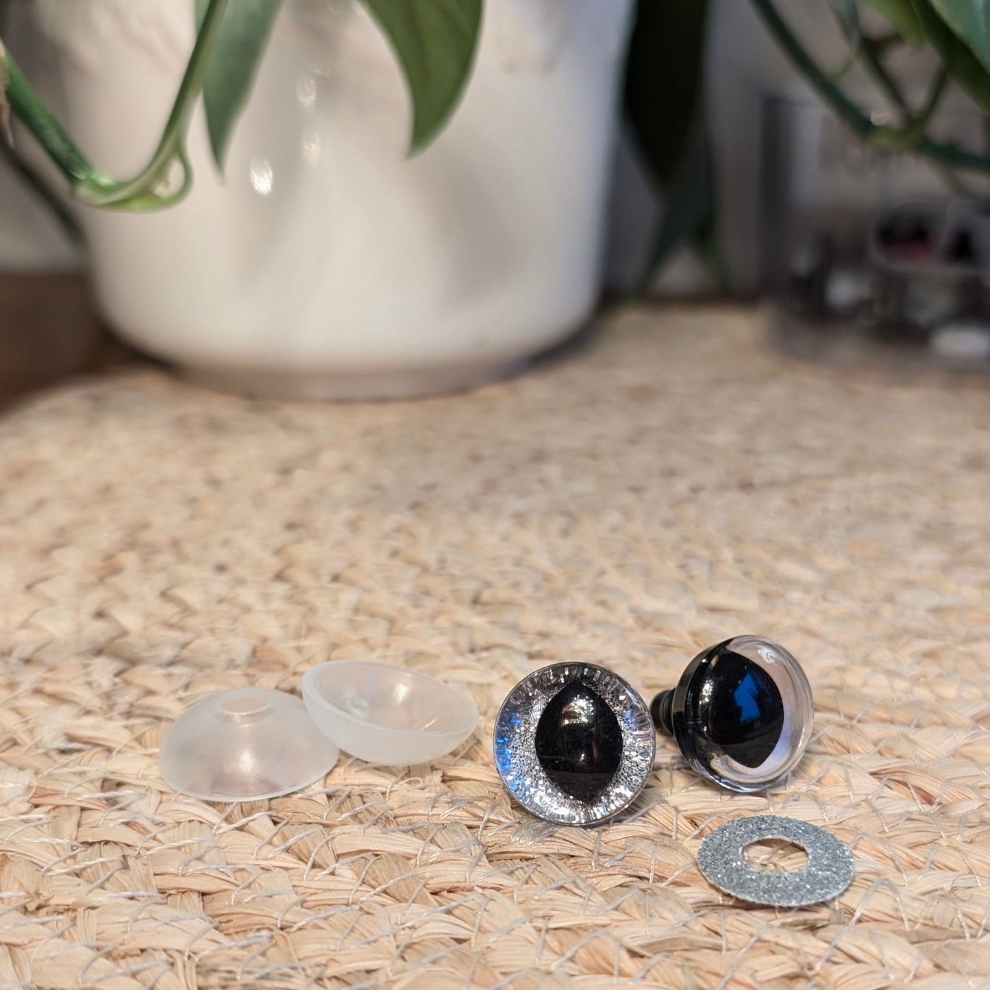 Säkerhetsögon 18mm (avlång pupill)